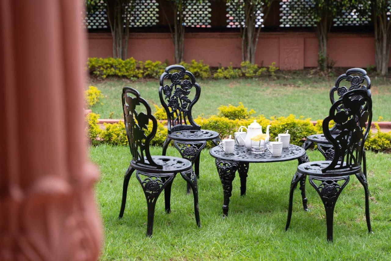 Stayvista At Pink Palace Rajasthani Decor อูตี ภายนอก รูปภาพ