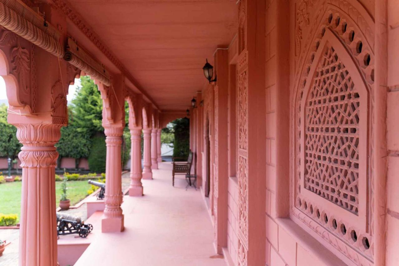 Stayvista At Pink Palace Rajasthani Decor อูตี ภายนอก รูปภาพ