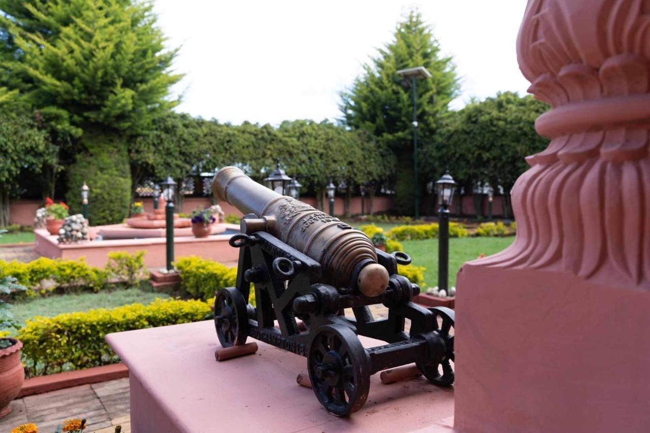 Stayvista At Pink Palace Rajasthani Decor อูตี ภายนอก รูปภาพ