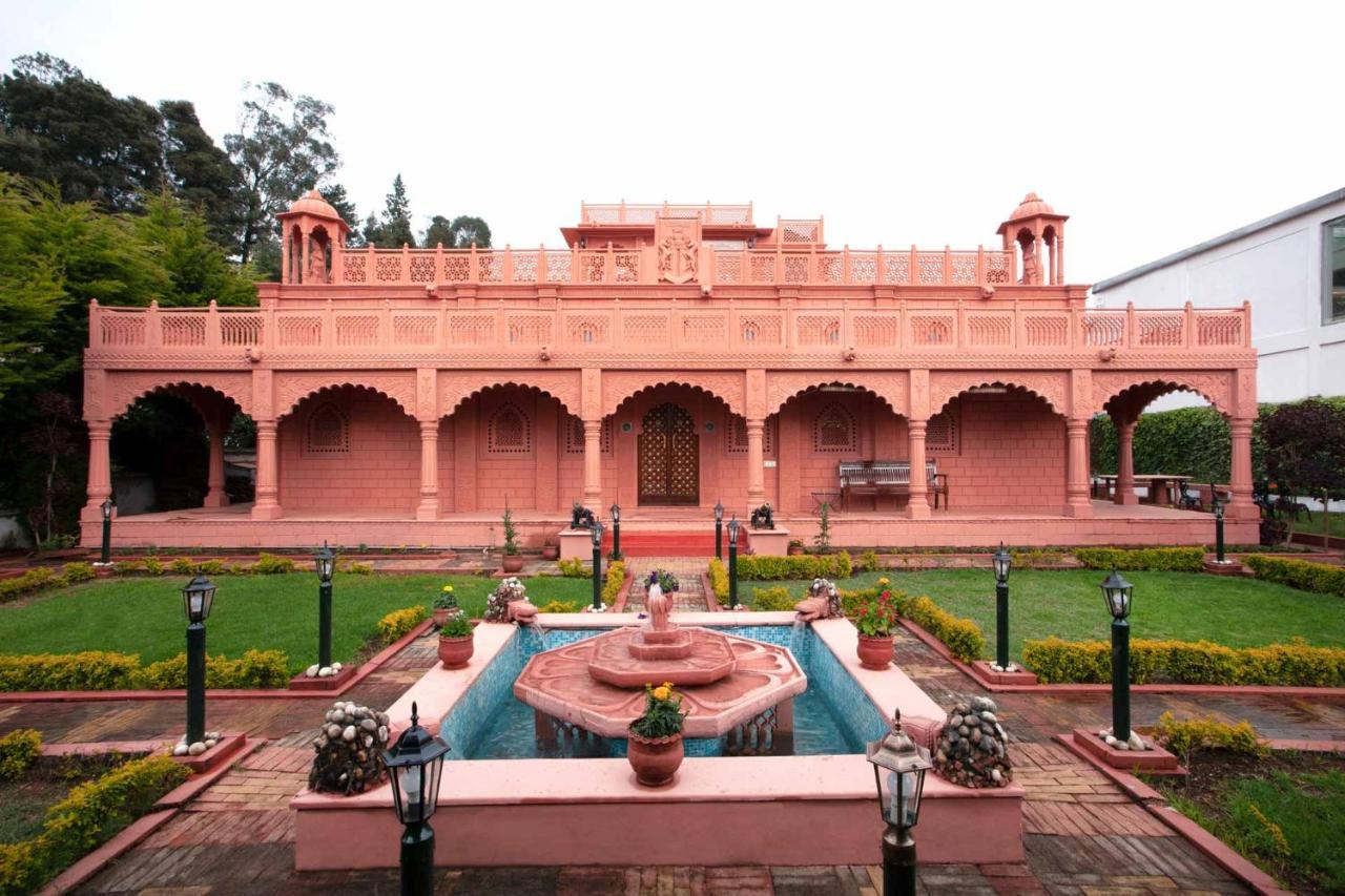 Stayvista At Pink Palace Rajasthani Decor อูตี ภายนอก รูปภาพ