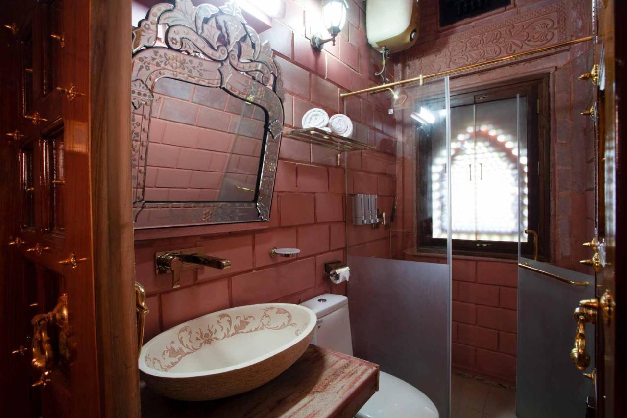 Stayvista At Pink Palace Rajasthani Decor อูตี ภายนอก รูปภาพ